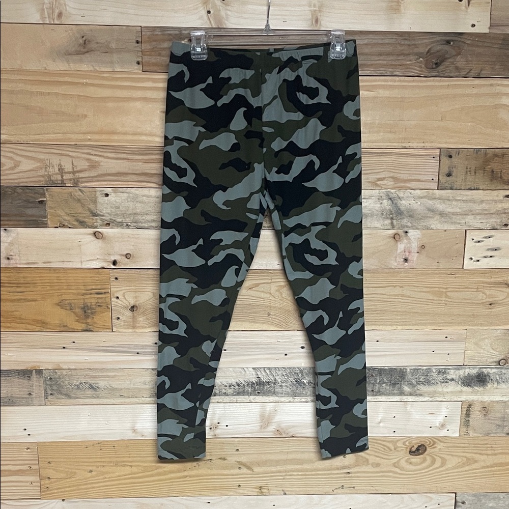No Boundaries size Large (11-13) Green and Black Camo Buttery Soft Leggings